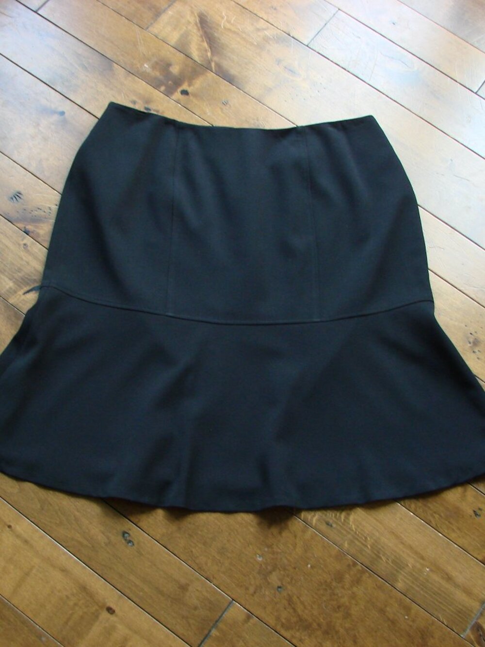 Jones Studio Black A-Line Skirt Ruffled Flirty Hem Stretch Work Office Size 16